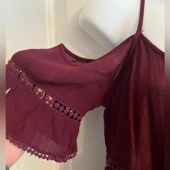 Patrons of Peace Flowy Black Off-The-Shoulder Top small - Picture 5 of 7